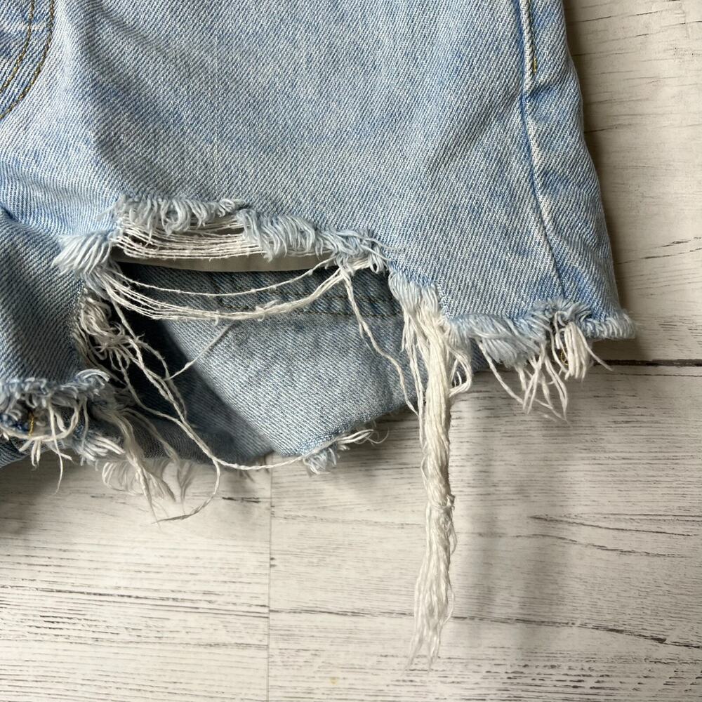 Levis Shorts Womens Size W24 Light Washed Button Fly Cut Off 100% Cotton Summer - Picture 5 of 16
